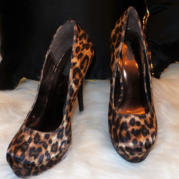 CHARLOTTE RUSSE Leopard Print Heel - Picture 2 of 6